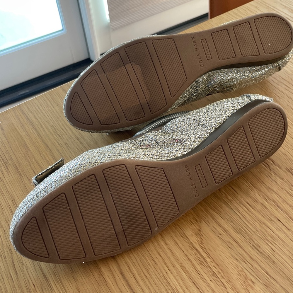NWT Cole Haan Glittering Silver Flats 8.5 - Picture 3 of 13